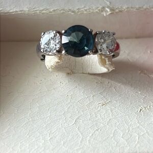 Elegant Diamond and Sapphire Stone Ring